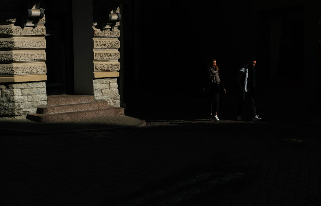 Tallinn, valgus, varjud, vari, inimene, tänav, tänavafoto, streetstyle, street