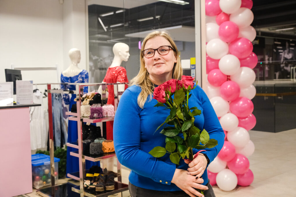 Demuur, pood, omanik, mustika keskus, avamispidu