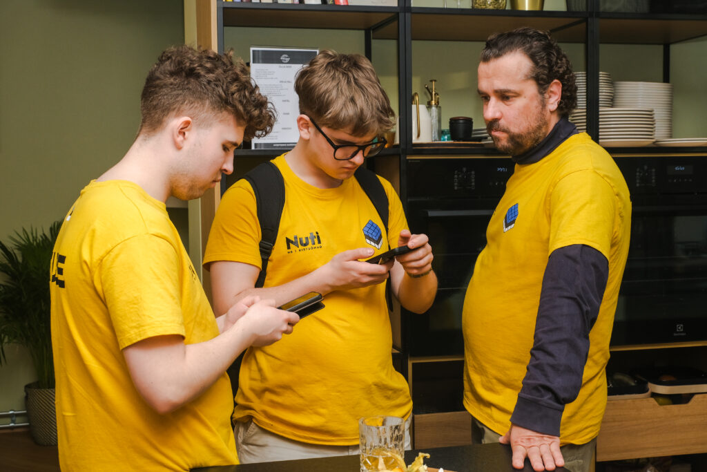 Nuti Grupp, sünnipäev, grupipilt, Nuti, ristsõna