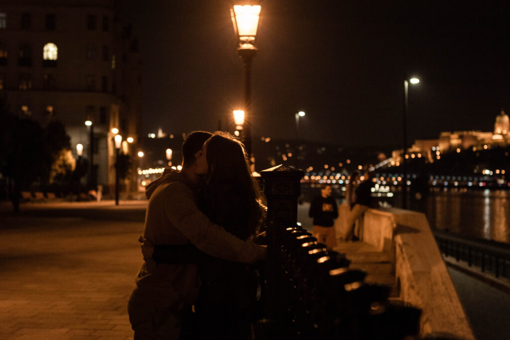 budapest, tänavafoto, ungary, streetphoto, öö, paar, armastus, couple, street, donaube
