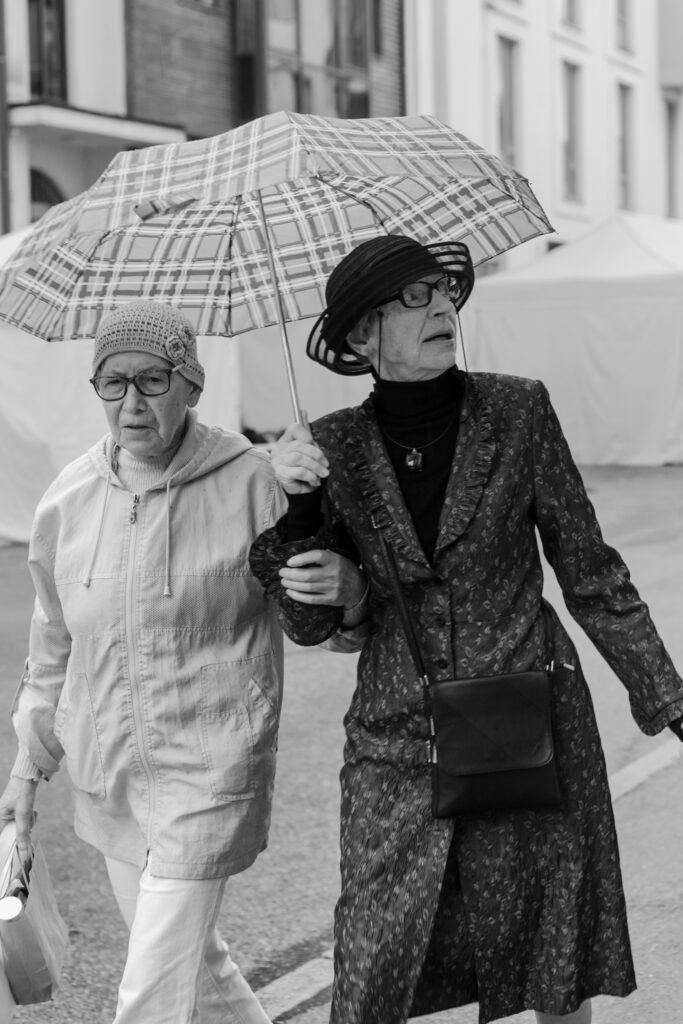 Tallinn, tänav, tänafoto, vihmavari, pensionär, lady, streetphoto, street, Kadriorg, style, stiilne
